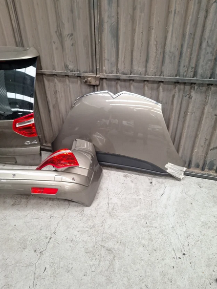 Puerta maletero, paragolpes y capo C4Taupe